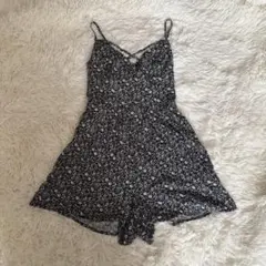 hollister ホリスター ジャンプスーツ 花柄 白黒 Mサイズ