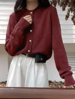 バーガンディ ボタン付きニットカーディガン