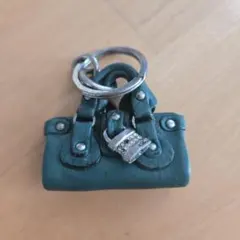 緑色バッグ型キーホルダーのサムネイル