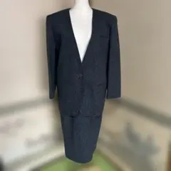 毛、ナイロン　ダークグレーシングルボタンスーツ