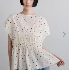 LOWRYSFARM シャーリングペプラムフレンチスリーブ アイボリードットのサムネイル