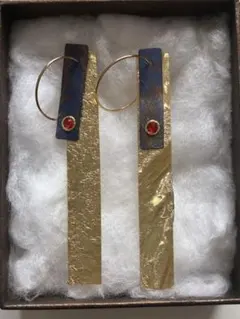 縦長ピアス　ゴールド