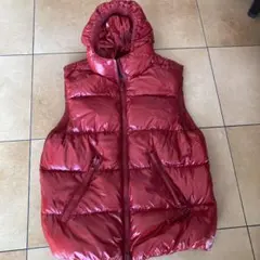 美品DUVETICA フード付きダウンベスト サイズ44 赤！