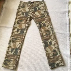 BEAMS迷彩柄パンツ