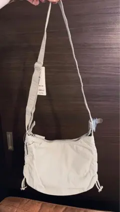新品未使用❤️ GU ナイロンサイドドローストリングバッグ オリーブ