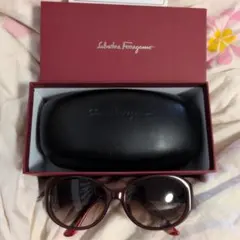 Salvatore Ferragamo サングラス ケース付のサムネイル