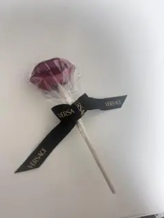 サブリナカーペンター × VERSACE コラボキャンディ