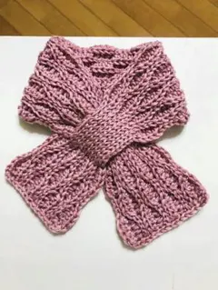 【ハンドメイド】春色の可愛い模様編み❤️ショートマフラー　差し込み式