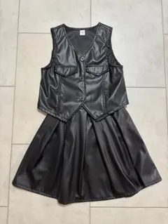 黒レザー風ベストとスカートセット