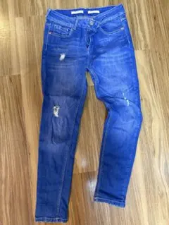 Bershka デニム　スキニー　ダメージジーンズ