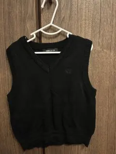 COMME CA ISM ブラック Vネック ベスト　100cm