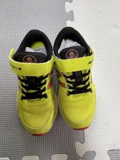 New Balance KJ20 キッズシューズ イエロー17.5センチ