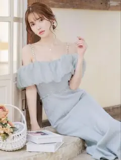 水色オフショルダーフリルドレス