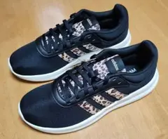 ブラック スニーカー