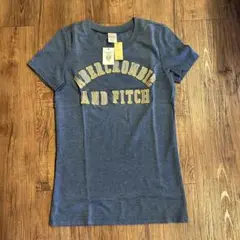 新品★アバクロAbercrombie&Fitch 半袖Tシャツ　Ｓサイズネイビー