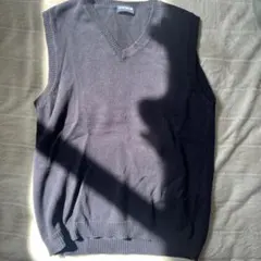 UNIQLO ダークグレー Vネック ノースリーブニット