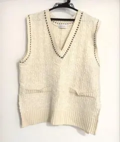 ベイクルーズSIMPLICATE アイボリー Vネック ニットベスト