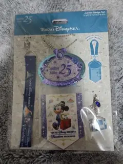 TDS25周年 バケパ特典 ジュビリーバッジ　非売品 TDS25周年 バケパ特典 ジュビリーバッジ 非売品 - メルカリ