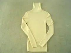 無印良品　ほぼ新品　タートルネック オフホワイト　ウール Sサイズ。