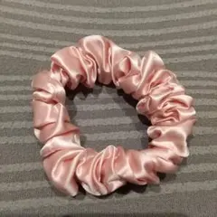 DIOR サテン ピンク シュシュ