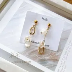 【 51 】アシンメトリー お花 ビーズ ホワイト ピアスorイヤリング