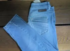 DIESEL ライトブルーデニムパンツ　穴あきあり