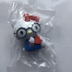 サンリオ　めがねっこちゃんフィギュア　ハローキティ　ガチャガチャ