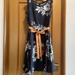 ローラアシュレイ 花柄ノースリーブひざ丈ワンピース