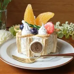 フェイクスイーツ 食品サンプル《無花果とももベリーケーキ》 - メルカリ