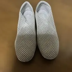 パンジー メッシュ編みクロスシューズ シルバー 23.0cmEEE 幅広