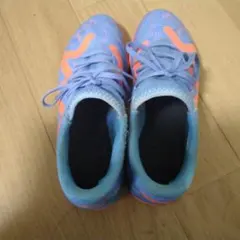 プーマ　青とオレンジのサッカーシューズ　23センチ
