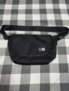 NEW ERA ブラック ショルダーバッグ