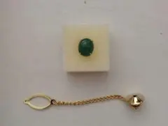 緑色の石のネクタイピン