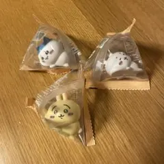 ちいかわ　インテリアミニフィギュア4 寝そべり　ハチワレ　うさぎ