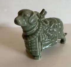 緑色 陶器製犬の置物 約10cm 犬をモチーフにした青磁の置物