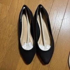 LIBERTYDOLL ポインテッドトゥ パンプス ブラック LLLのサムネイル