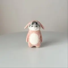☆ryuku様専用☆小さな猫(サバトラ猫うさぎ) 羊毛フェルトマグネット入り置物