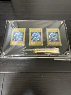 25thシークレット ブルーアイズホワイトドラゴン 純正3連スタンド付