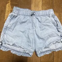 フリル付きライトブルーショートパンツ