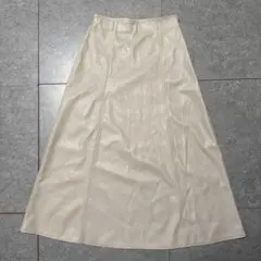 GU アイボリー フェイクレザー　フレアスカート Sサイズ