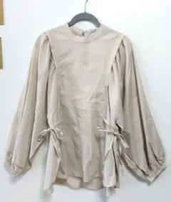 新品未使用SEASON REASON 長袖リボン付きシャツ　サイズ M　ベージュ