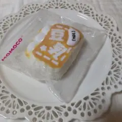 MOMOCO LUV粉付き水感 豆乳サンド スクイーズ