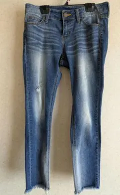 Avail スリムダメージジーンズ