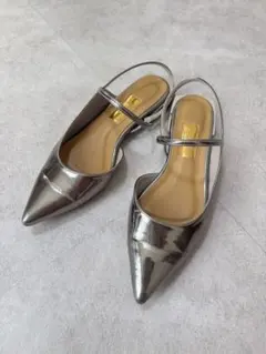 LE TALON GRISE ポインテッドストラップスリングバック　シルバー