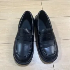 黒いローファー 合成皮革 ストラップ付き