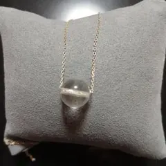 水晶球形ペンダントネックレス