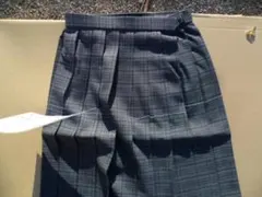 グレー系チェックがらの通学用ヒダヒダスカート 完全未使用品W60丈50