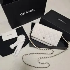 CHANEL チェーンウォレット ホワイト キャビアスキン マトラッセのサムネイル