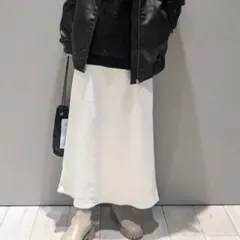 美品タグ付き　LEPSIM ストレッチサテンスカート