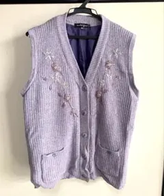 mocka gieneモッカギーネ パープル ニットベスト 刺繍花柄 前ボタン